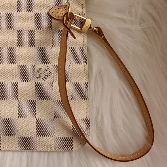 🤍Louis Vuitton Wristlet🤍 - Picture 12 of 14